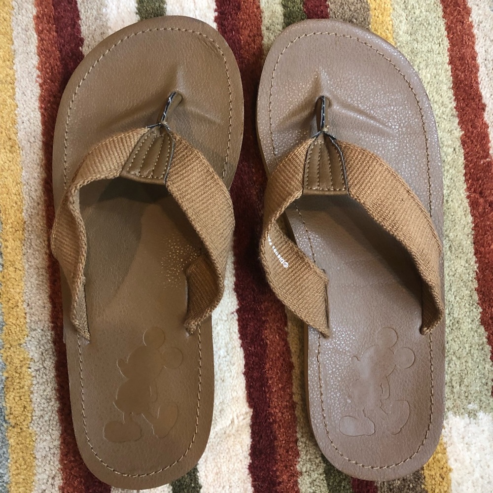 RARE FIND DISNEY FLIP FLOPS FROM DISENY WORLD
